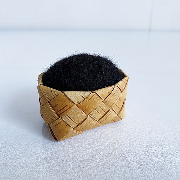 オーバルの白樺かごピンクッション
