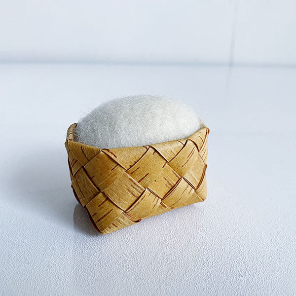 オーバルの白樺かごピンクッション