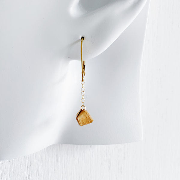 ホワイト マザーオブパール ムガル カービング 14kgfピアス ホワイト マザーオブパール ムガル カービング 14kgfピアス